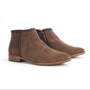 Size US 8 Italeau Miralda Nut Ankle Boots